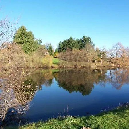 Dom wakacyjny Maison De 2 Chambres Avec Vue Sur Le Lac Jardin Clos Et Wifi A Lapeyrouse Lapeyrouse